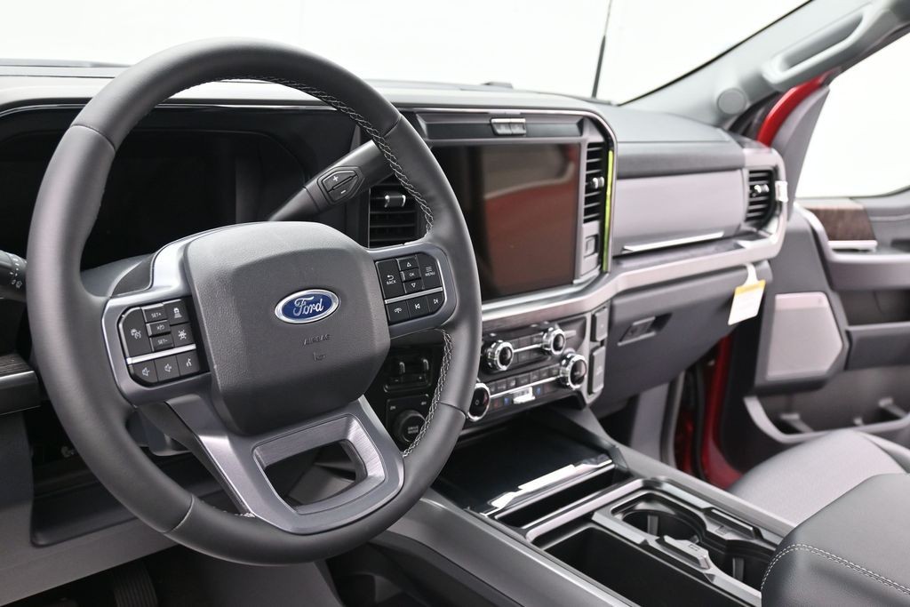 Ford F-250SD Vehicle Full-screen Gallery Image 17