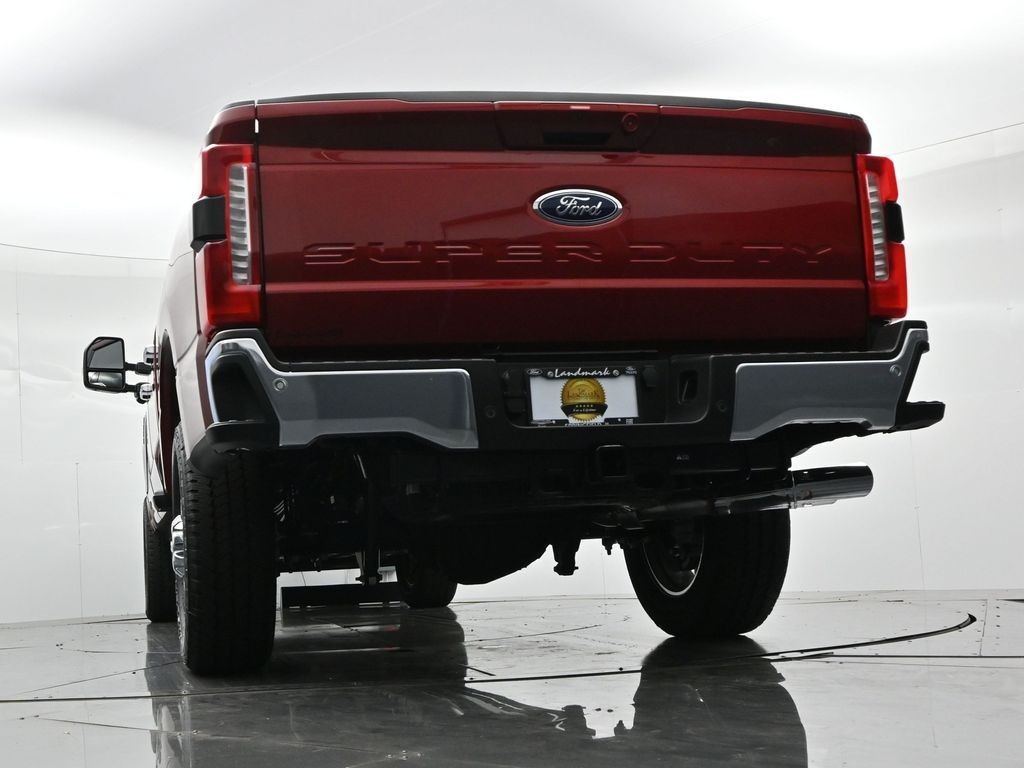 Ford F-250SD Vehicle Full-screen Gallery Image 23