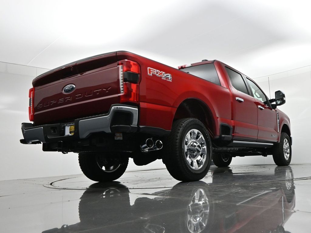 Ford F-250SD Vehicle Full-screen Gallery Image 24