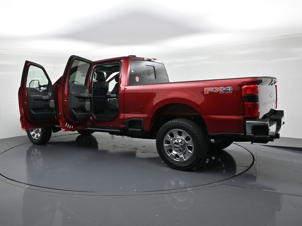 Ford F-250SD Vehicle Full-screen Gallery Image 27