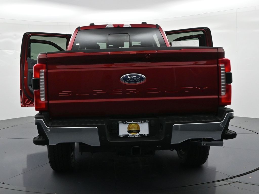 Ford F-250SD Vehicle Full-screen Gallery Image 29
