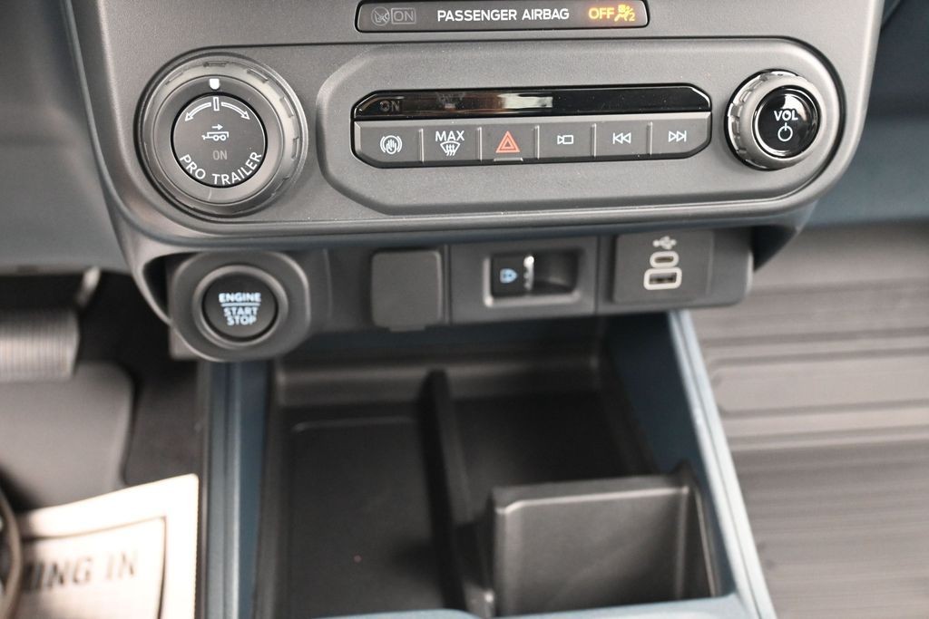 Ford Maverick Vehicle Full-screen Gallery Image 11