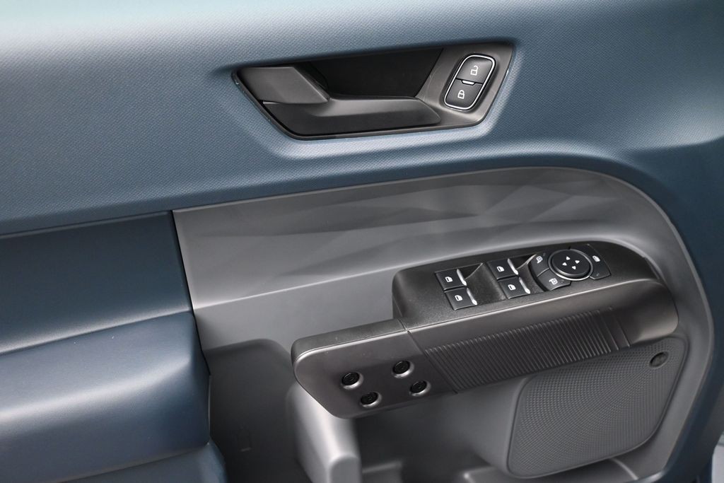 Ford Maverick Vehicle Full-screen Gallery Image 14