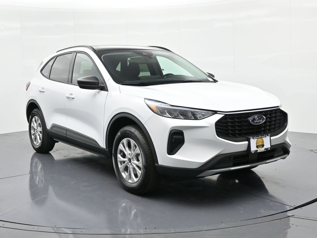 Ford Escape Vehicle Full-screen Gallery Image 4