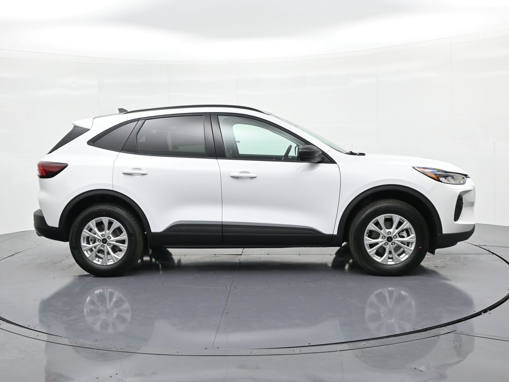 Ford Escape Vehicle Full-screen Gallery Image 5