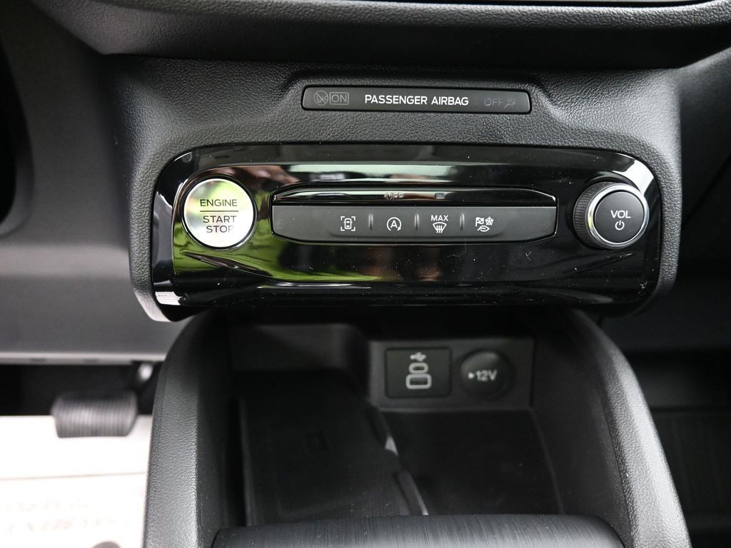 Ford Escape Vehicle Full-screen Gallery Image 12