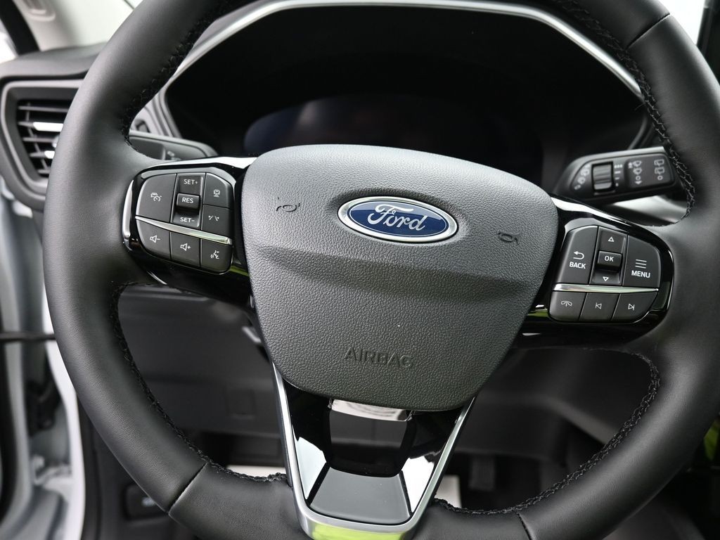 Ford Escape Vehicle Full-screen Gallery Image 14