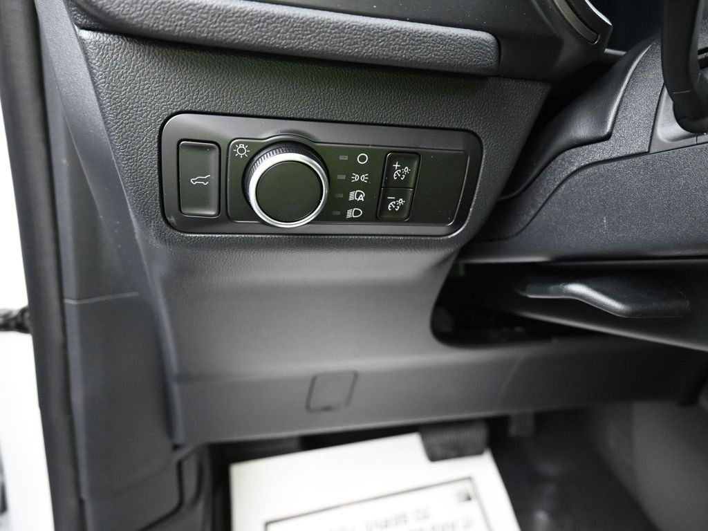Ford Escape Vehicle Full-screen Gallery Image 15