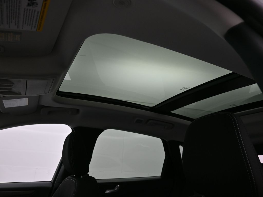 Ford Escape Vehicle Full-screen Gallery Image 16
