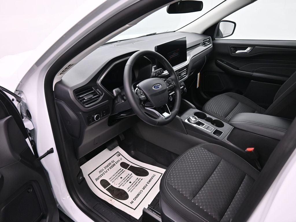 Ford Escape Vehicle Full-screen Gallery Image 17
