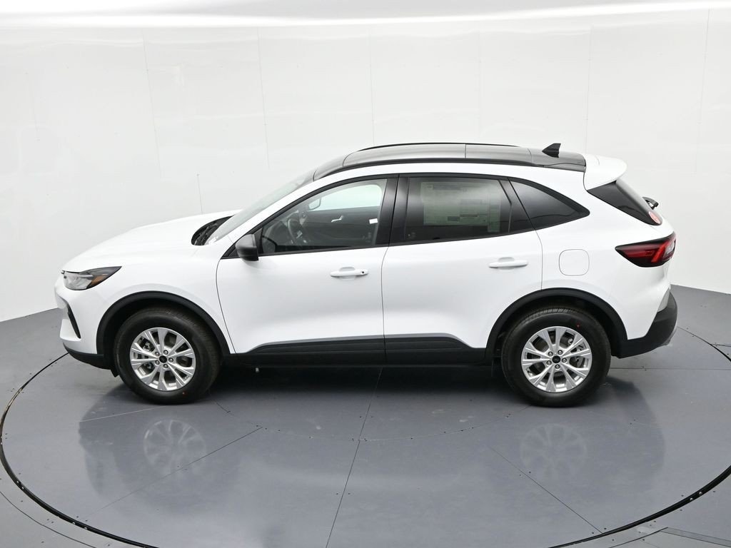 Ford Escape Vehicle Full-screen Gallery Image 23