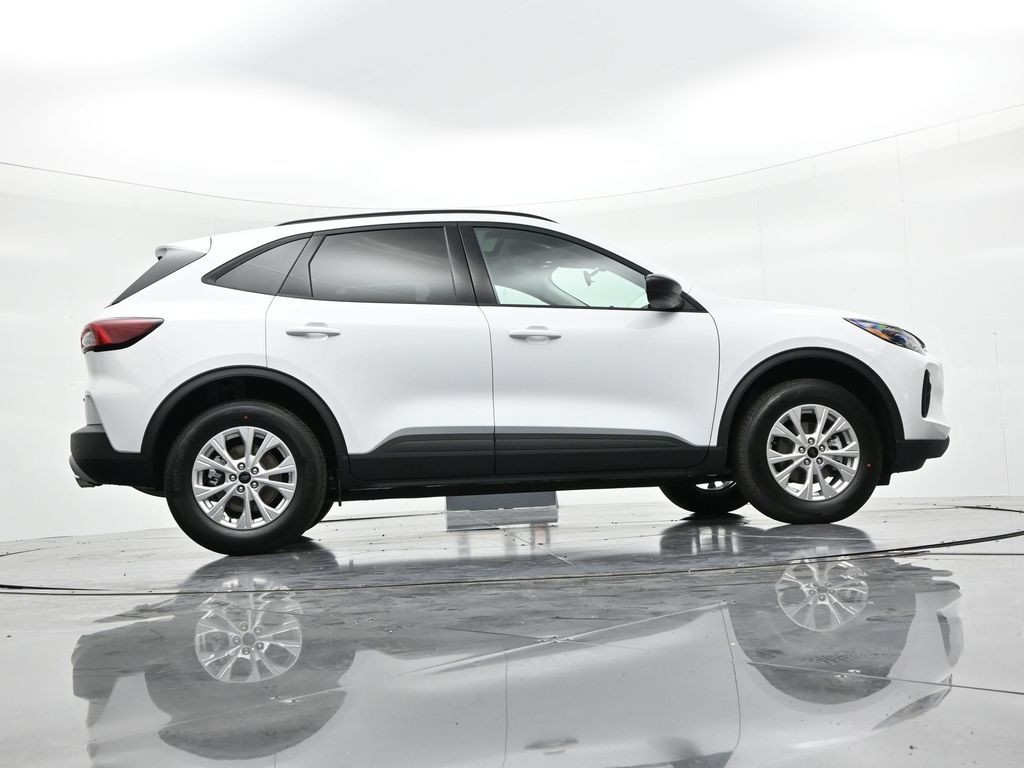 Ford Escape Vehicle Full-screen Gallery Image 27