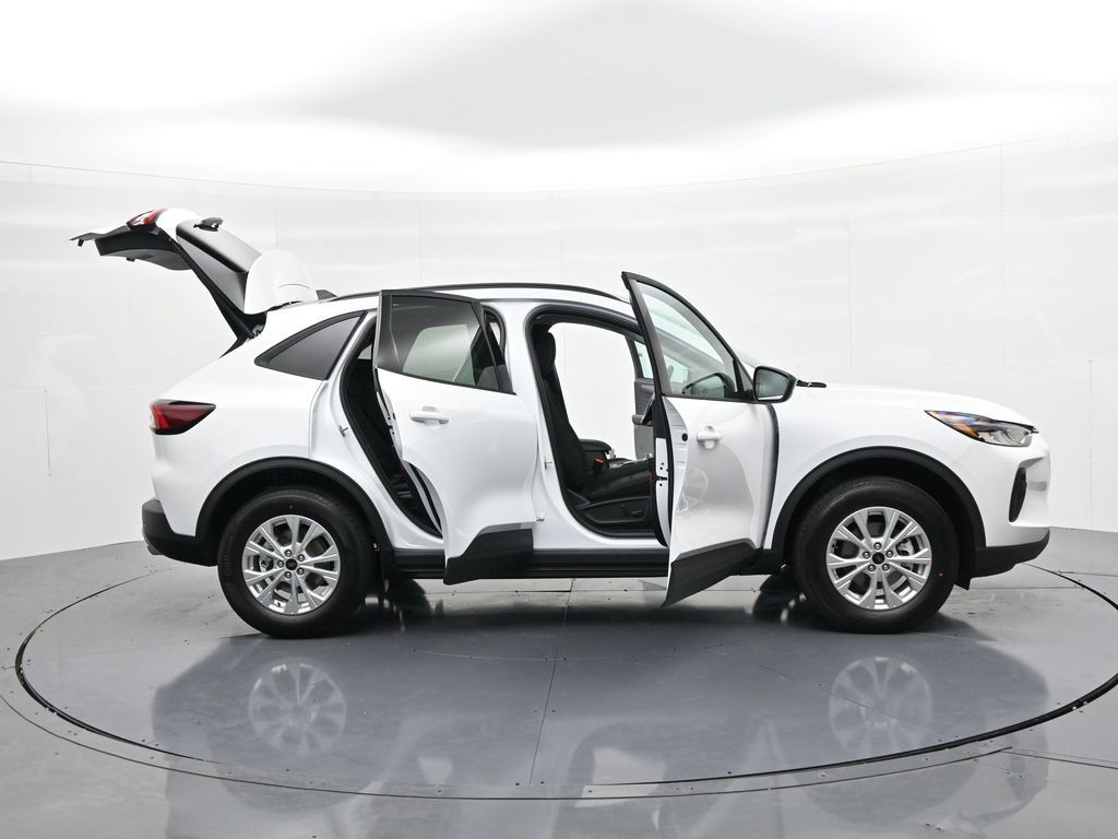 Ford Escape Vehicle Full-screen Gallery Image 28