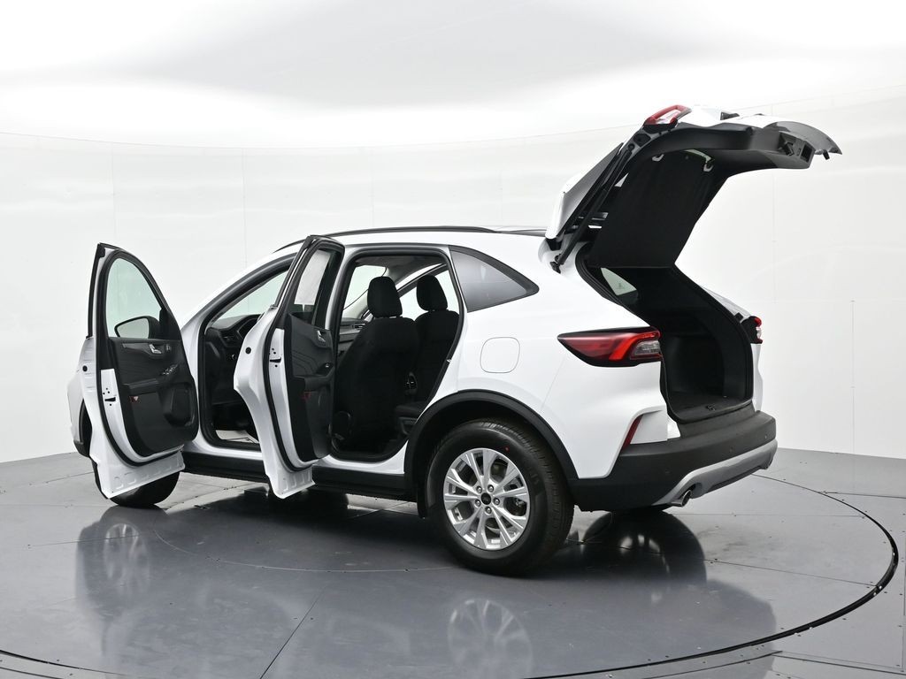Ford Escape Vehicle Full-screen Gallery Image 29