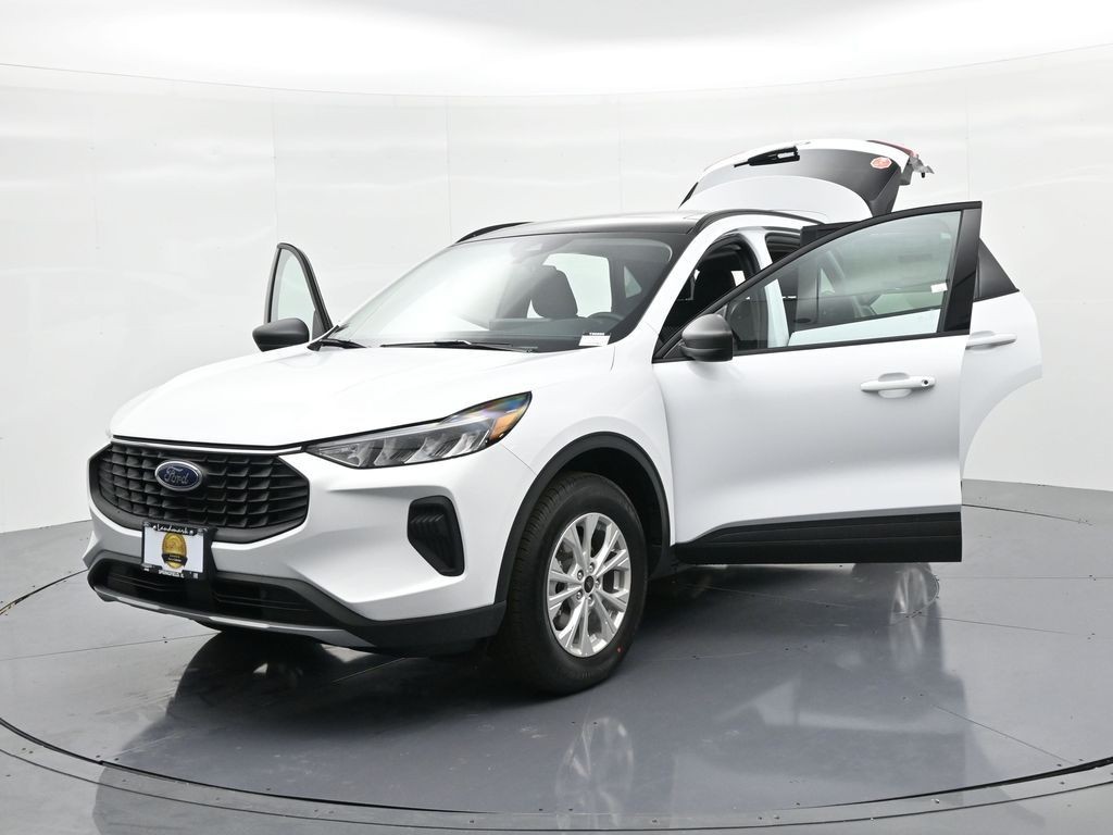Ford Escape Vehicle Full-screen Gallery Image 30