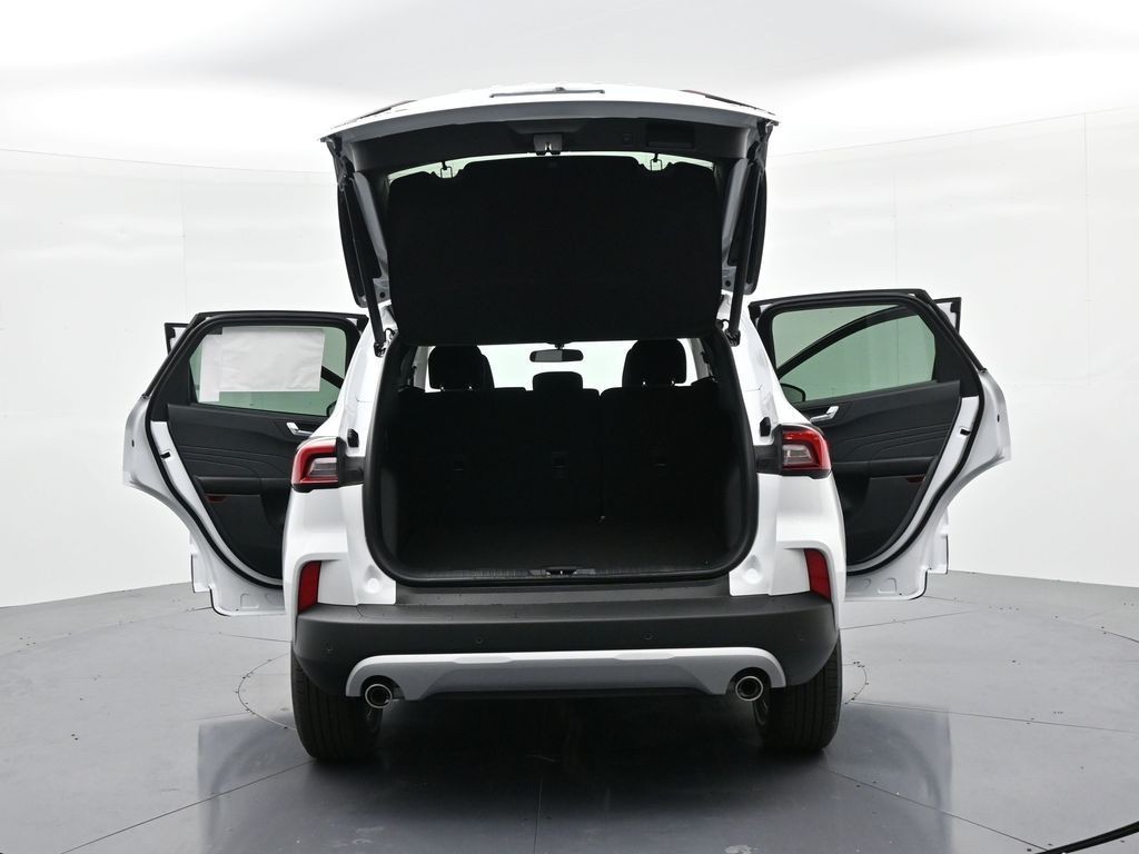 Ford Escape Vehicle Full-screen Gallery Image 31