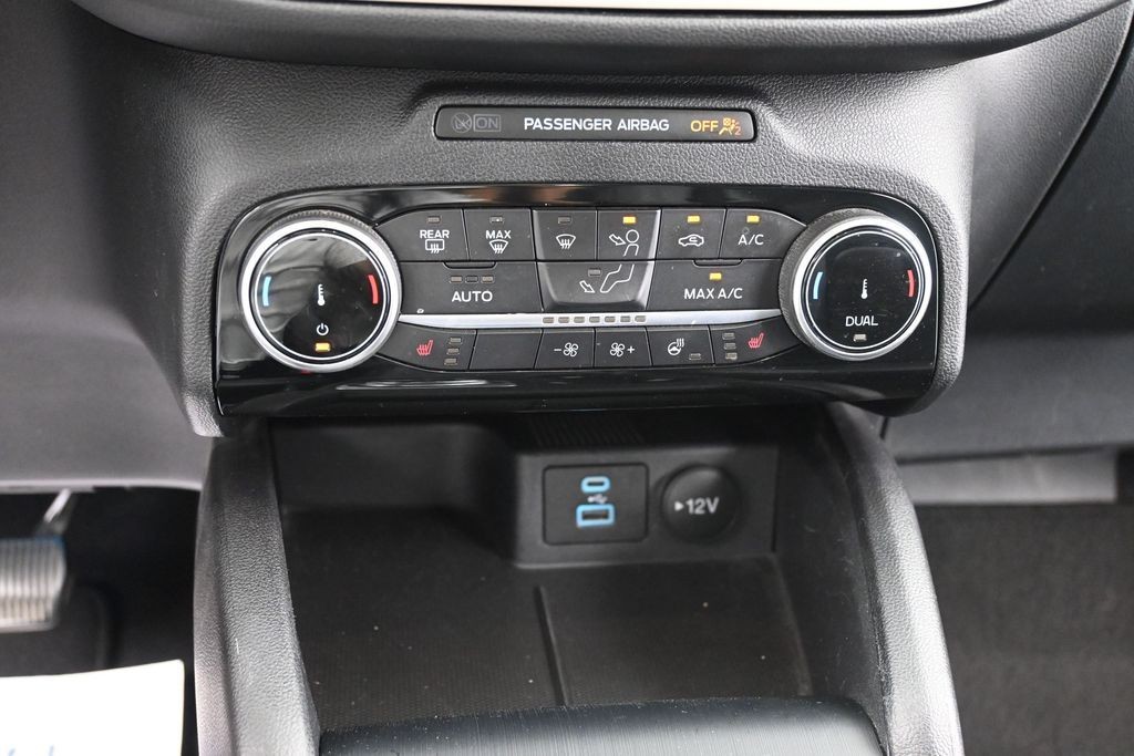Ford Escape Vehicle Full-screen Gallery Image 11