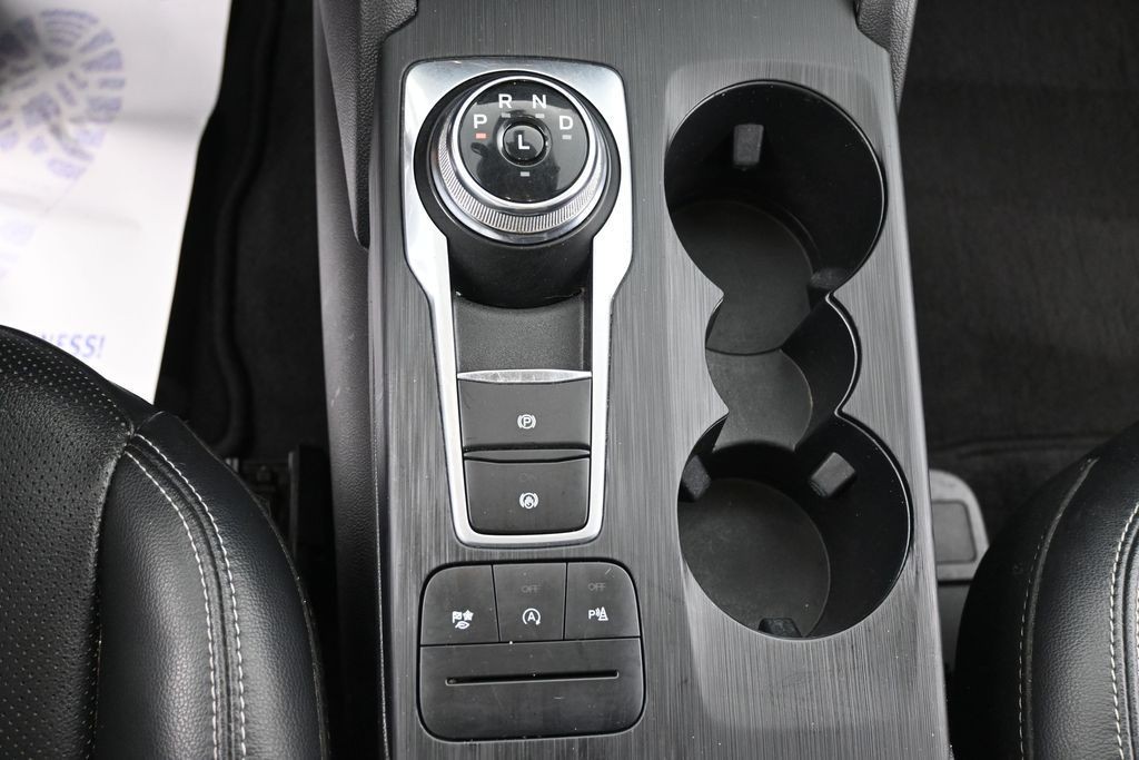 Ford Escape Vehicle Full-screen Gallery Image 12