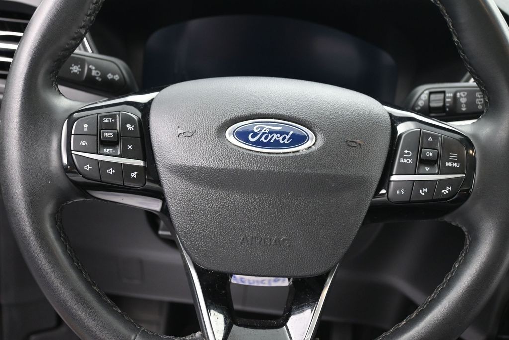 Ford Escape Vehicle Full-screen Gallery Image 13