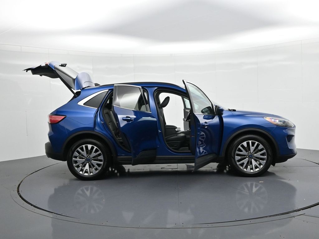 Ford Escape Vehicle Full-screen Gallery Image 23