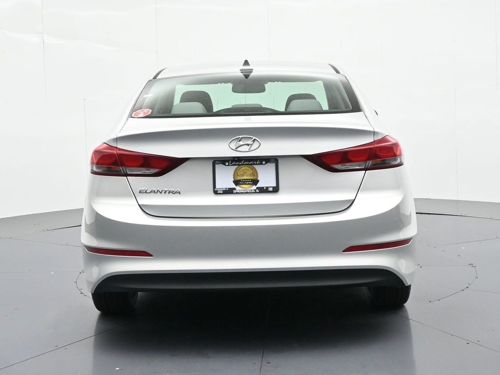 Hyundai Elantra Vehicle Full-screen Gallery Image 7