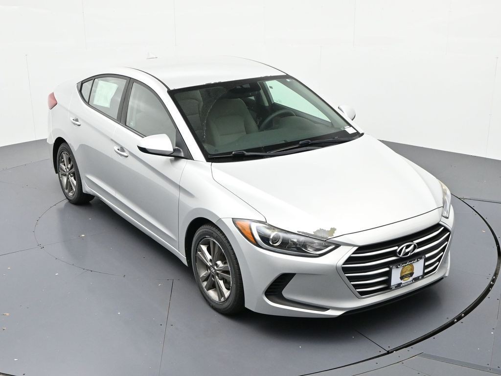 Hyundai Elantra Vehicle Full-screen Gallery Image 14