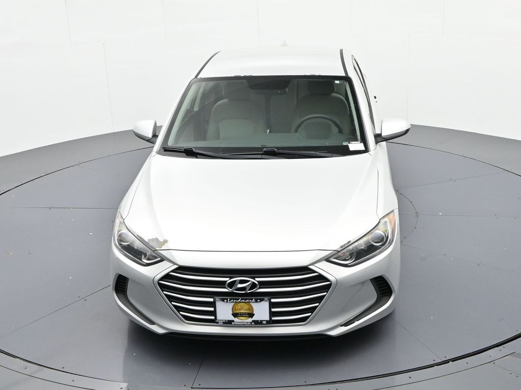 Hyundai Elantra Vehicle Full-screen Gallery Image 15