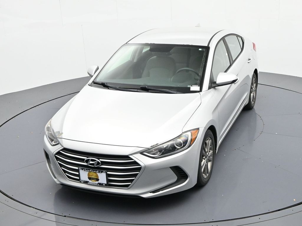 Hyundai Elantra Vehicle Full-screen Gallery Image 16