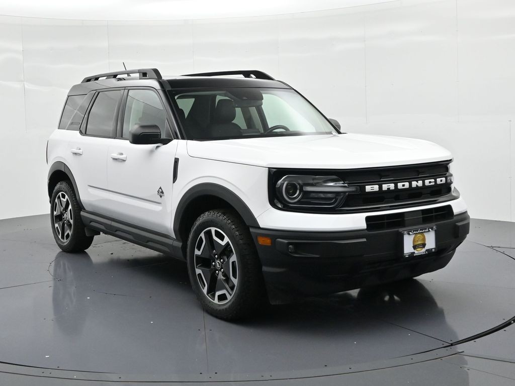 Ford Bronco Sport Vehicle Full-screen Gallery Image 4