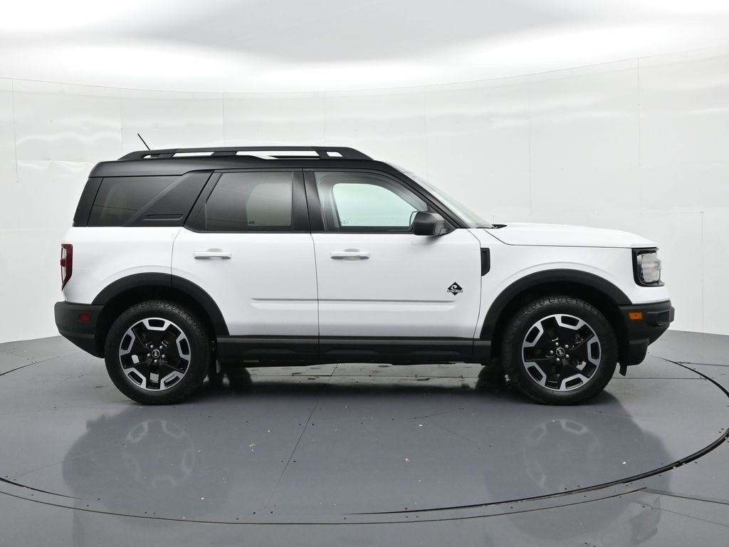 Ford Bronco Sport Vehicle Full-screen Gallery Image 5