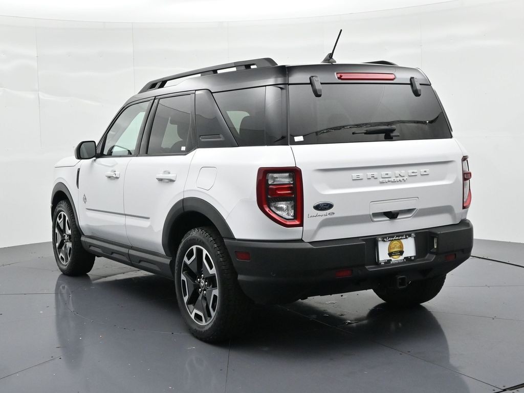 Ford Bronco Sport Vehicle Full-screen Gallery Image 8