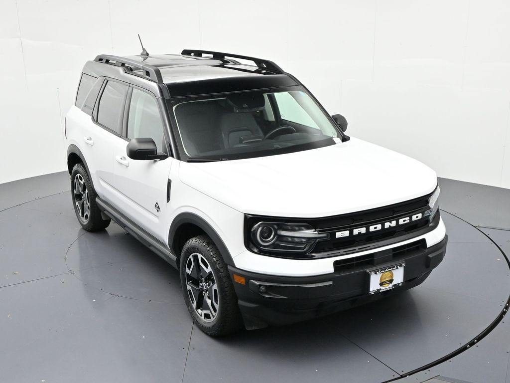 Ford Bronco Sport Vehicle Full-screen Gallery Image 16