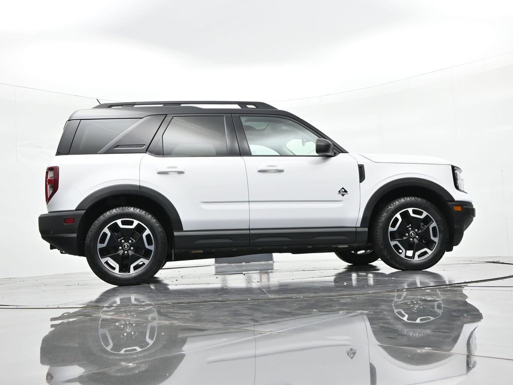 Ford Bronco Sport Vehicle Full-screen Gallery Image 23
