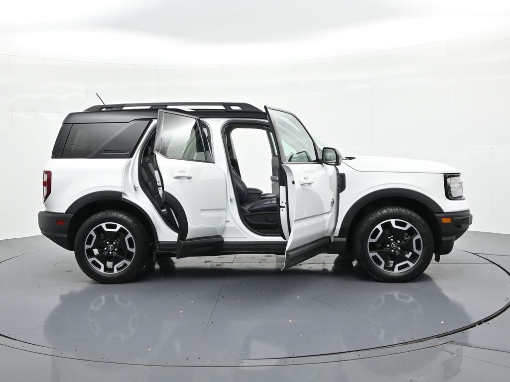Ford Bronco Sport Vehicle Full-screen Gallery Image 24