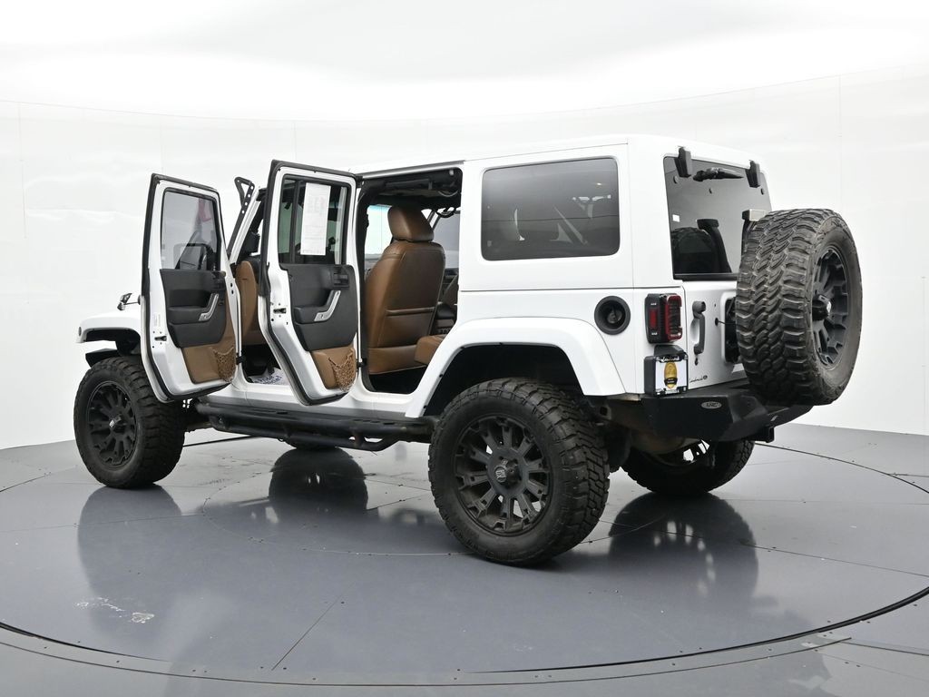 Jeep Wrangler Unlimited Vehicle Full-screen Gallery Image 21