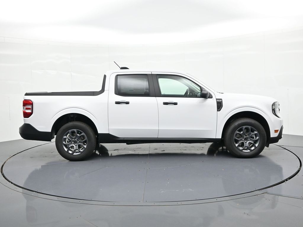 Ford Maverick Vehicle Full-screen Gallery Image 5