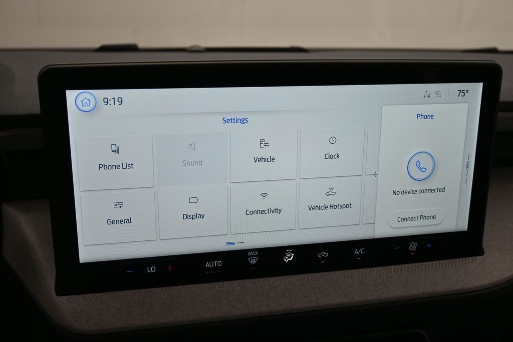 Ford Maverick Vehicle Full-screen Gallery Image 10