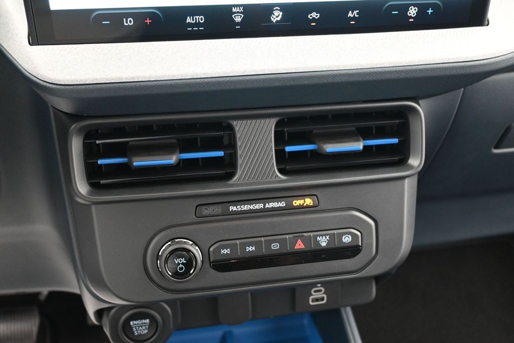 Ford Maverick Vehicle Full-screen Gallery Image 11