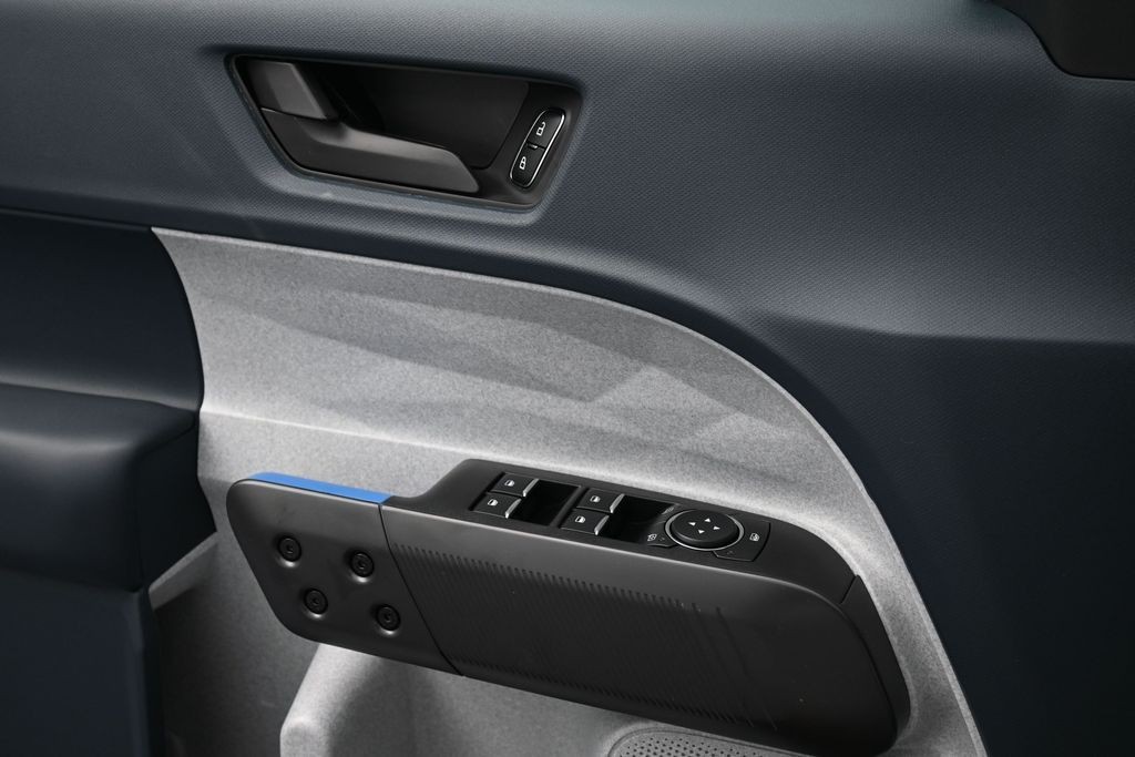 Ford Maverick Vehicle Full-screen Gallery Image 12