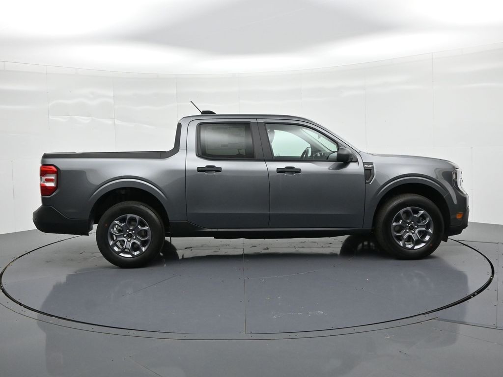 Ford Maverick Vehicle Full-screen Gallery Image 5