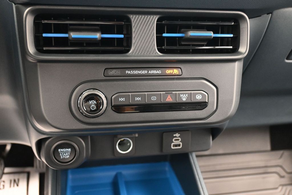 Ford Maverick Vehicle Full-screen Gallery Image 12