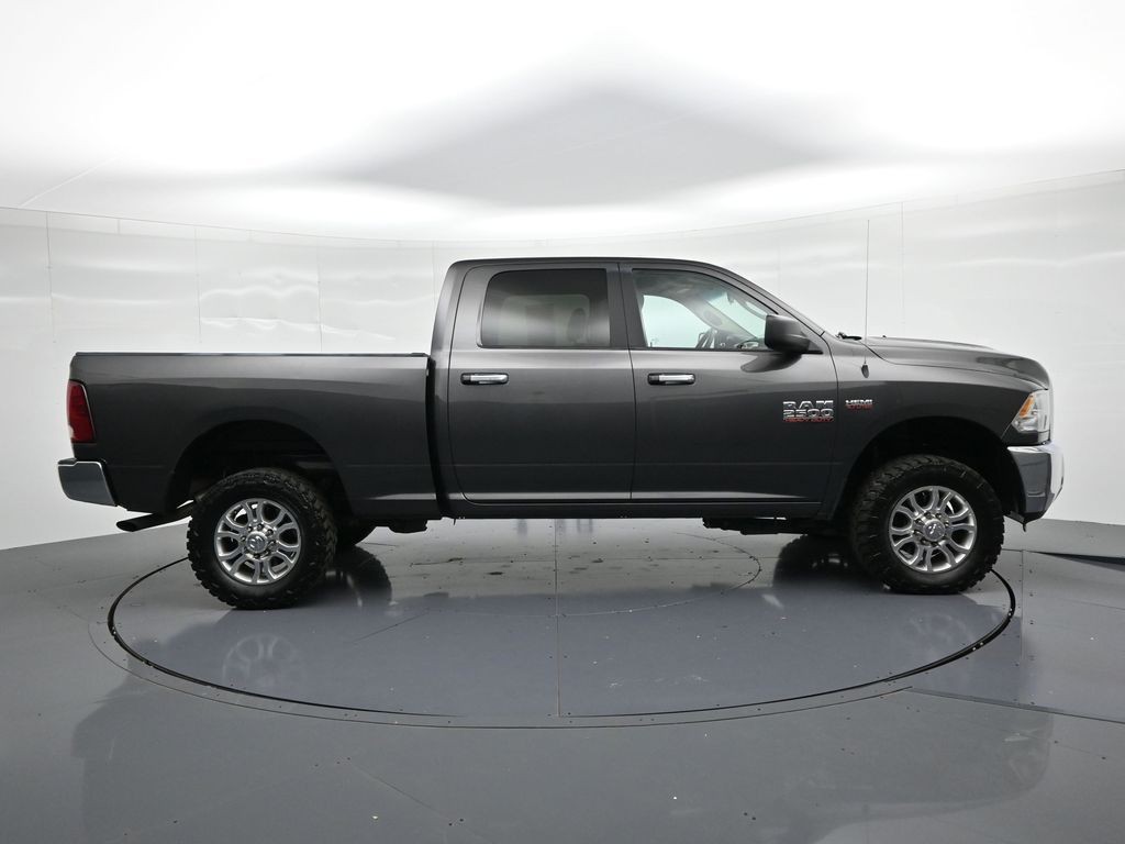 Ram 2500 Vehicle Full-screen Gallery Image 5