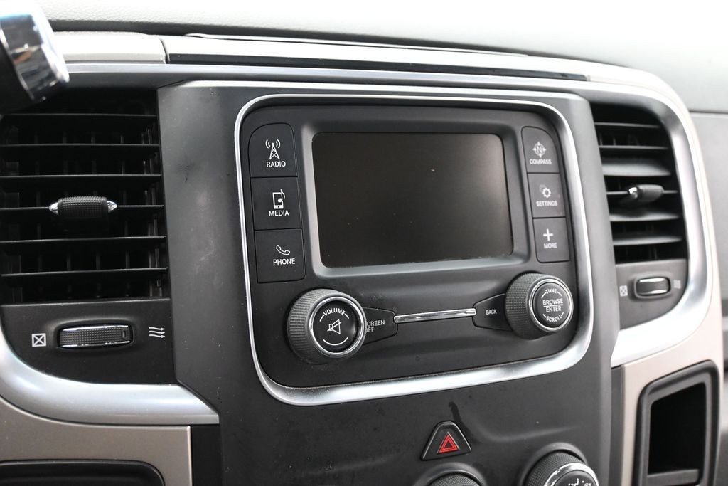 Ram 2500 Vehicle Full-screen Gallery Image 10