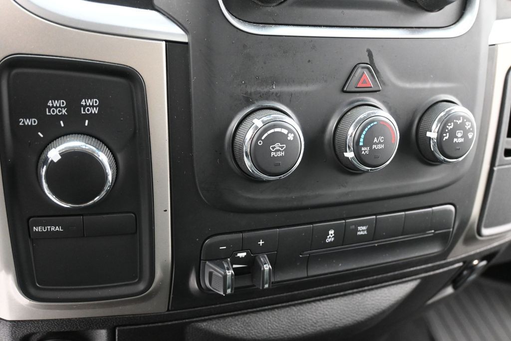 Ram 2500 Vehicle Full-screen Gallery Image 11