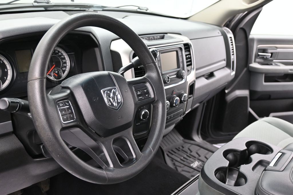 Ram 2500 Vehicle Full-screen Gallery Image 13