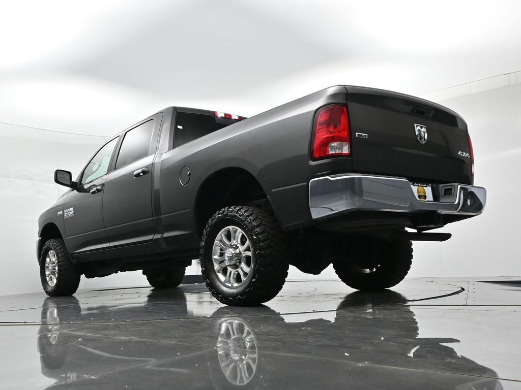 Ram 2500 Vehicle Full-screen Gallery Image 19