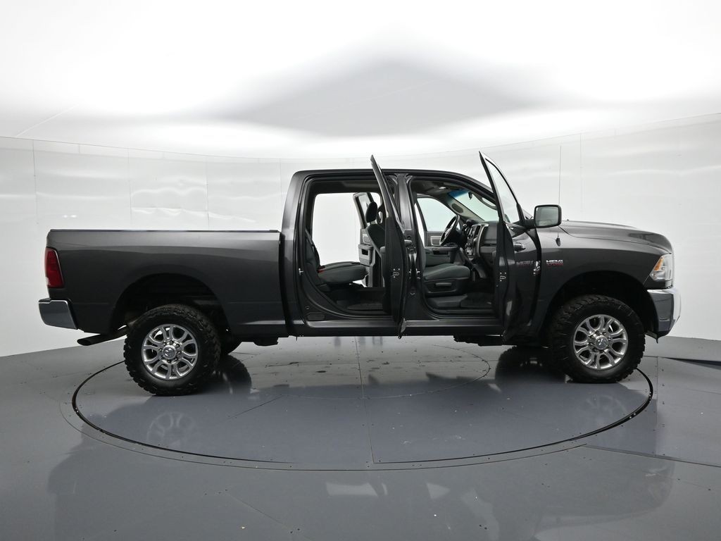 Ram 2500 Vehicle Full-screen Gallery Image 23
