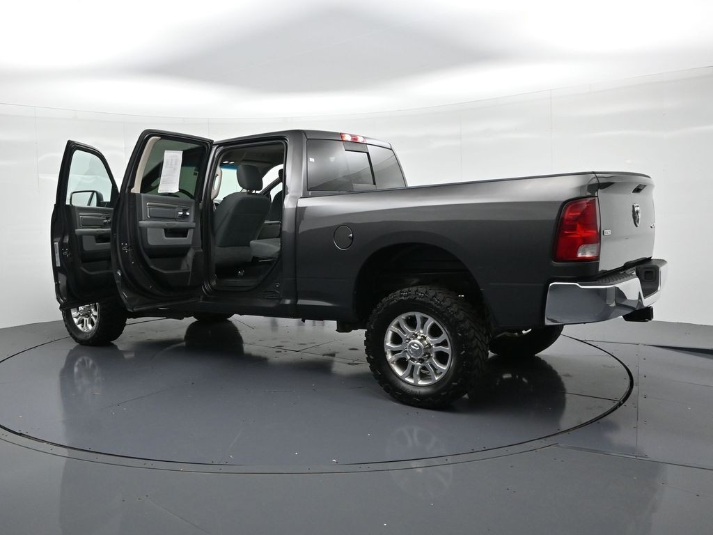 Ram 2500 Vehicle Full-screen Gallery Image 24