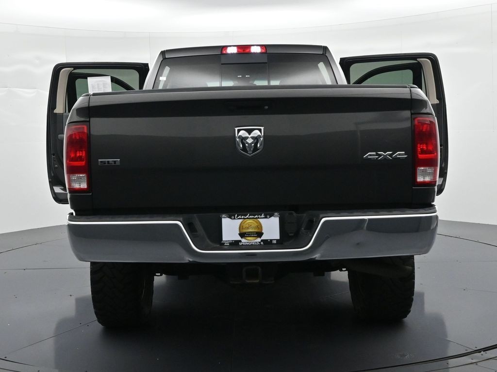 Ram 2500 Vehicle Full-screen Gallery Image 26
