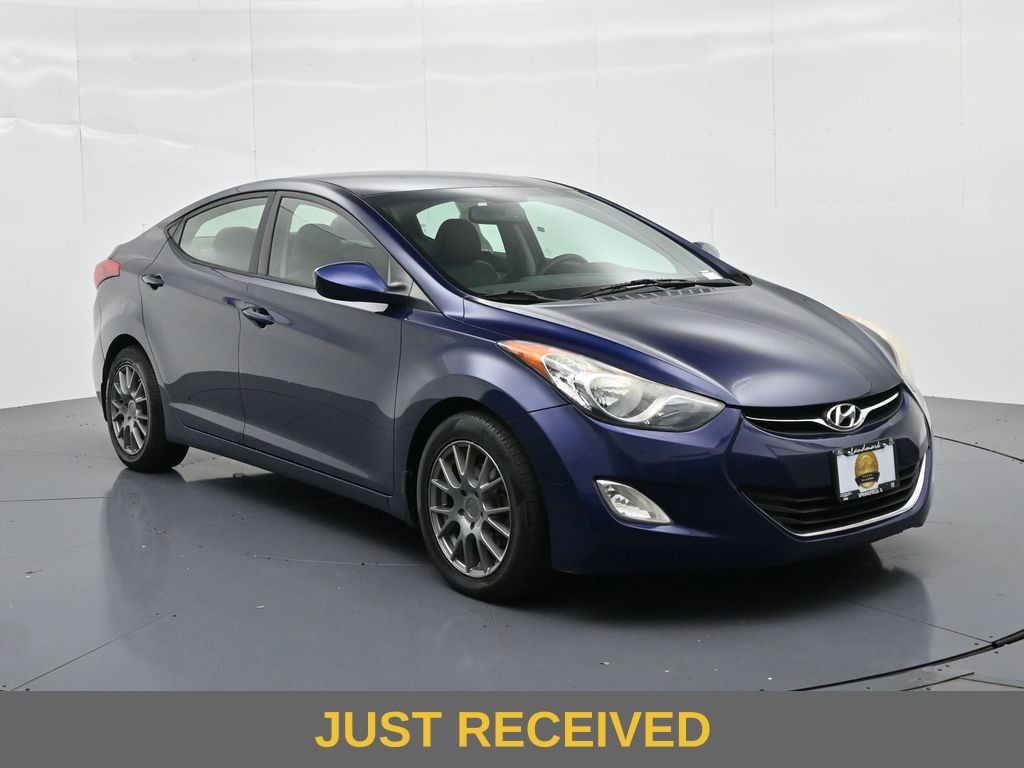 Hyundai Elantra Vehicle Full-screen Gallery Image 4